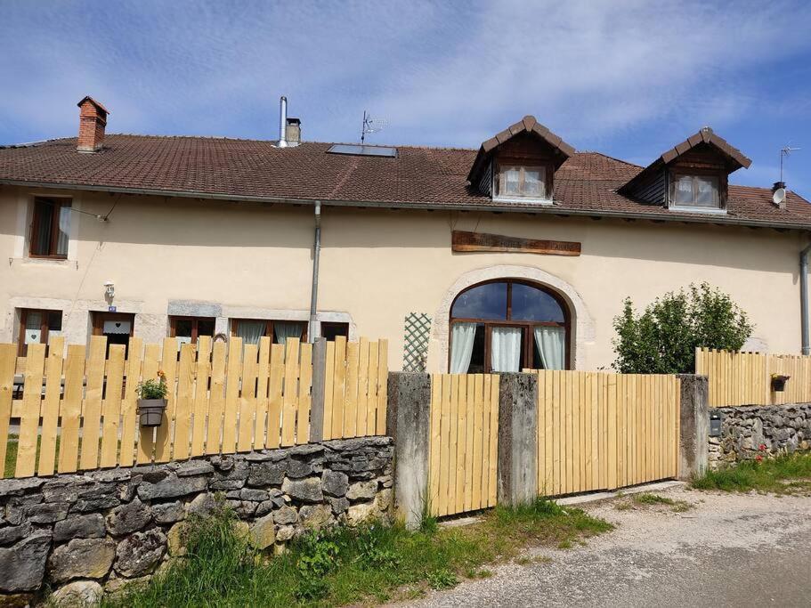 Les Cabanes De Pellier Charcier Luaran gambar